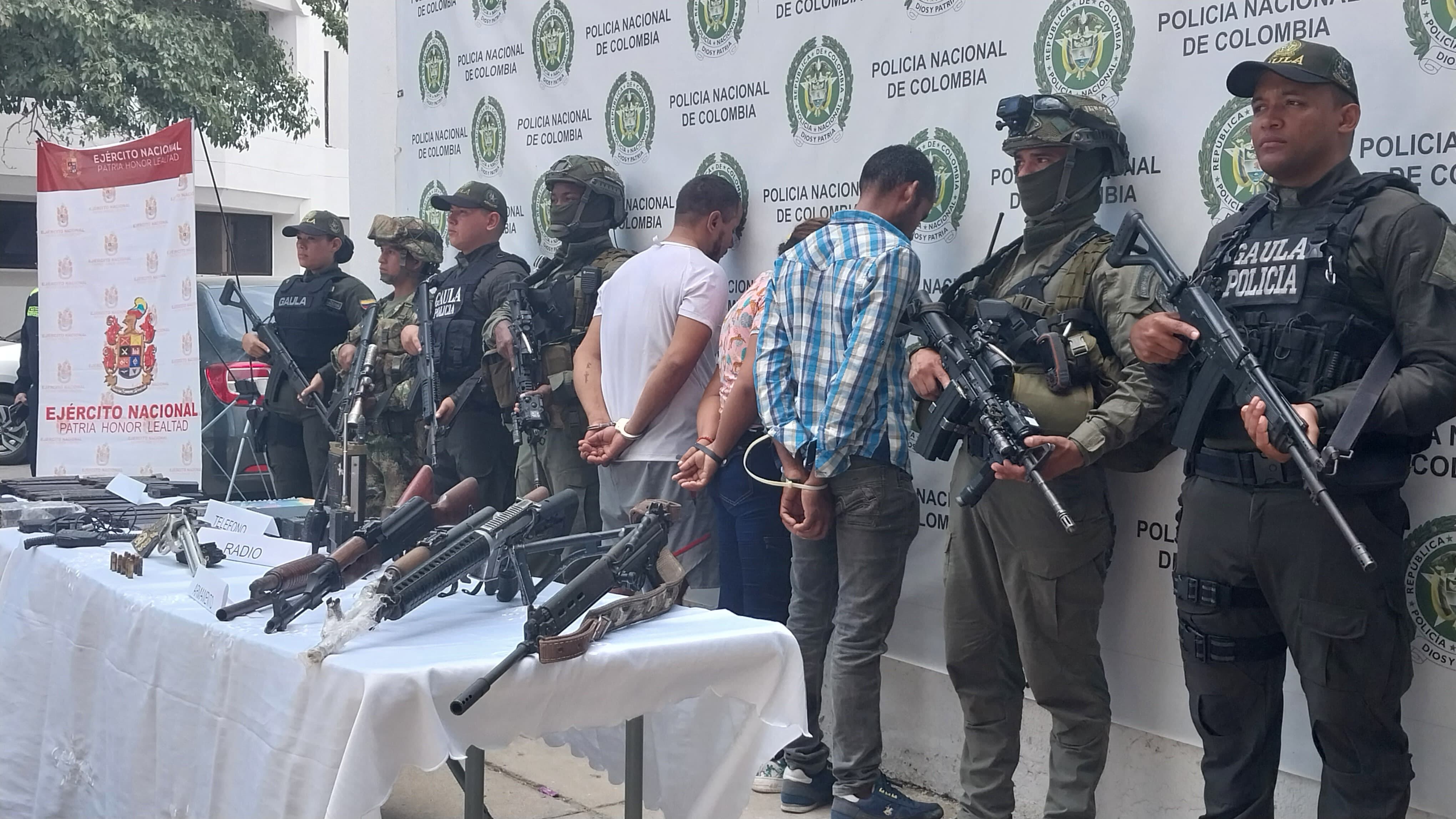 Capturados del Clan del Golfo y material de guerra incautado por las autoridades.