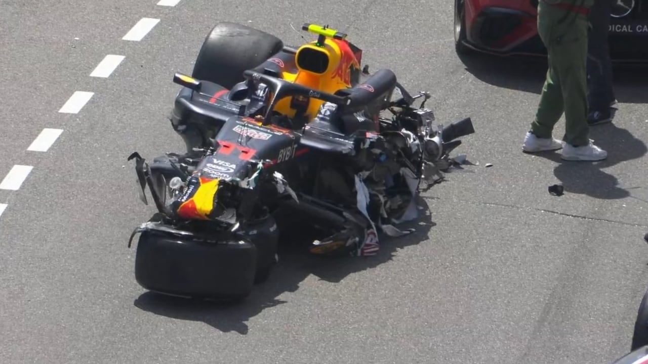 Así quedó el carro del Checo Pérez.