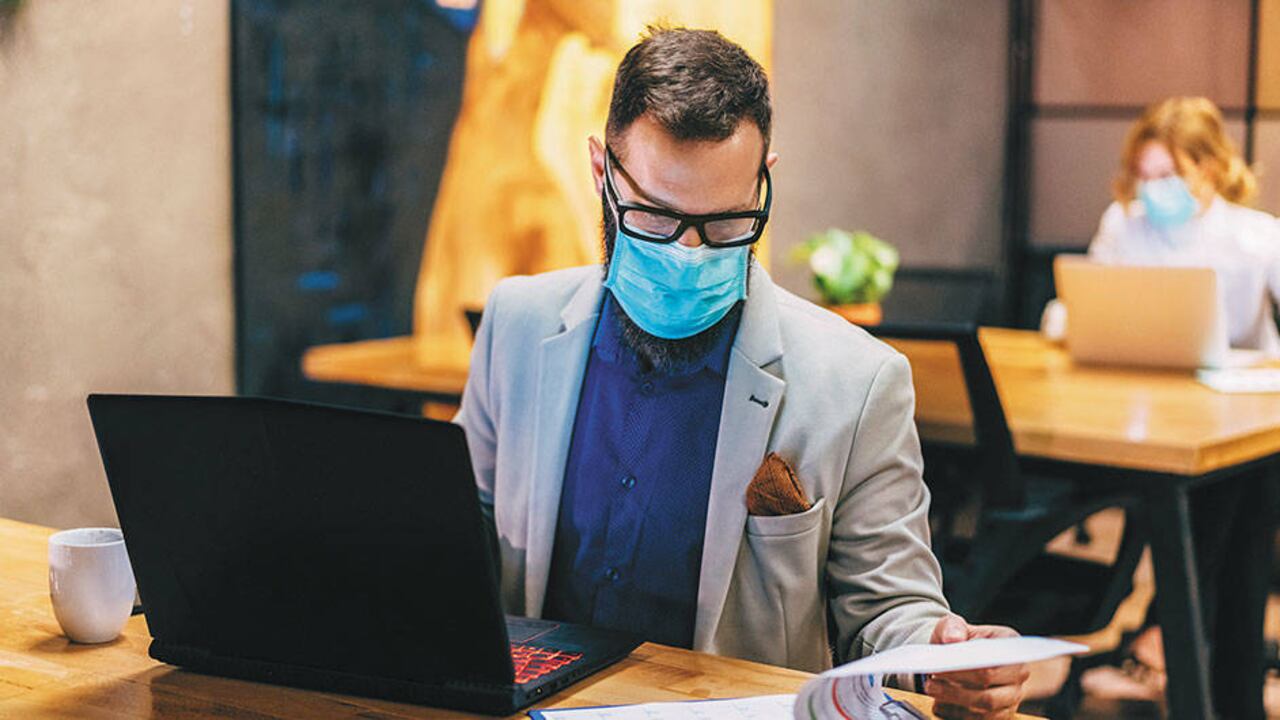 Estos son los cambios más importantes previstos en los puestos de trabajo cuando la gente regrese. Adiós espacio abierto.