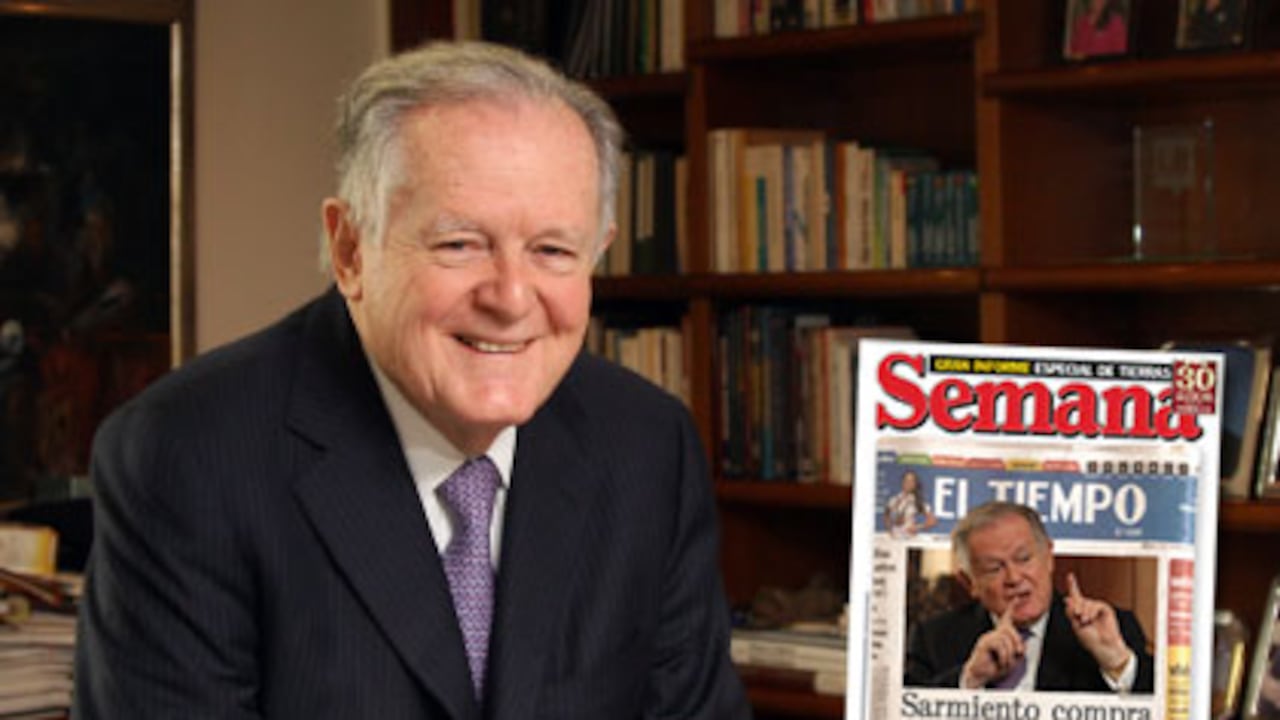 Sarmiento Angulo es un trabajador incansable que no sale de su oficina antes de las 9 de la noche. Incluso va los sábados a revisar todo lo que no pudo leer en la semana. La disciplina, el olfato para los negocios y la destreza en las matemáticas y la contabilidad son algunas de las claves de su exitosa trayectoria.