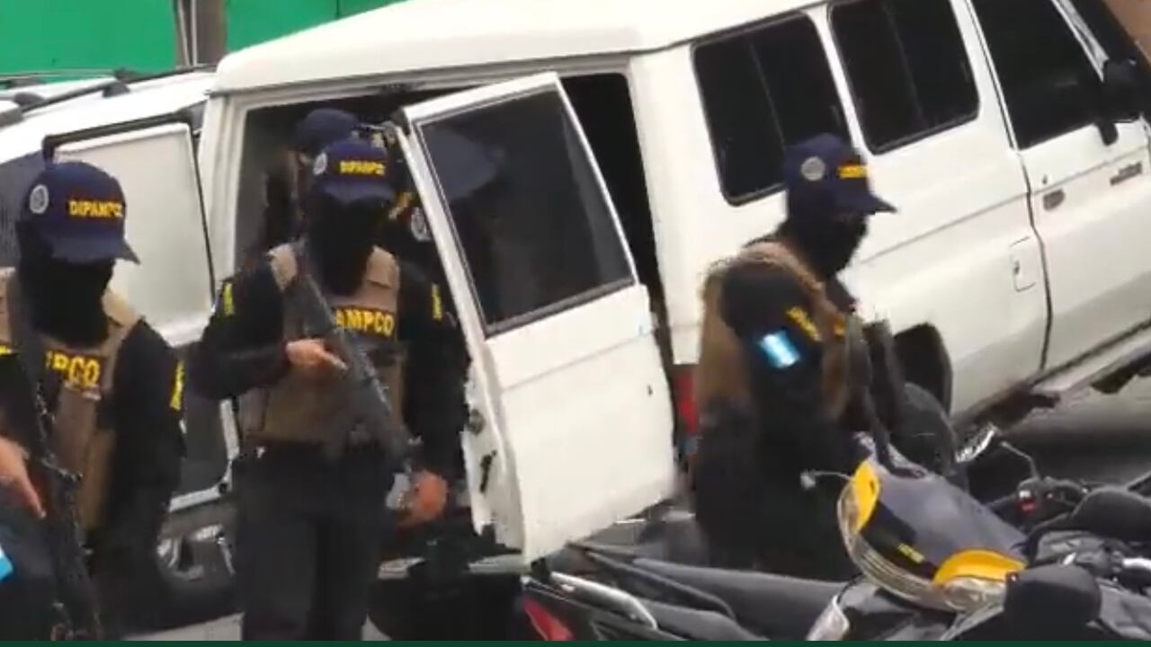 Los narcotraficantes y los pandilleros tienen a ese país con una tasa de homicidios de cerca de 38 por cada 100.000 habitantes, una de las más altas del mundo.