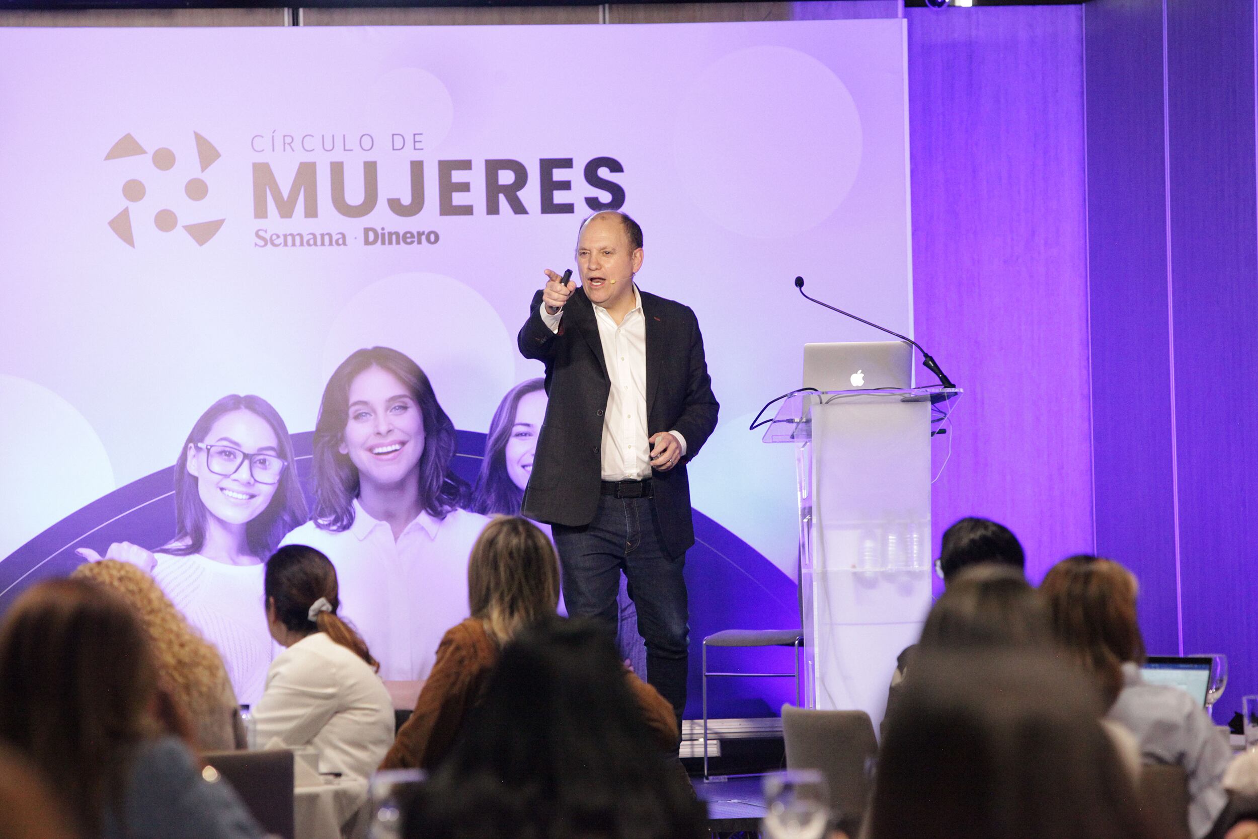 La conferencia de Neira se centró en la definición del servicio como un acto de entrega y transformación. 

Circulo de Mujeres, evento 14 de junio de 2024
Foto Lesly Sánchez