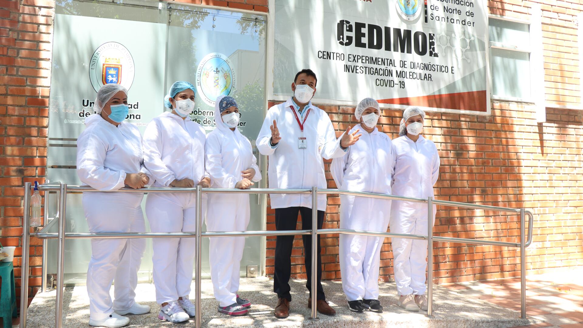 la Universidad de Pamplona, junto a la Gobernación de Norte de Santander en la ciudad de Cúcuta, implementó desde hace más de un año el primer laboratorio público para el procesamiento de pruebas PCR