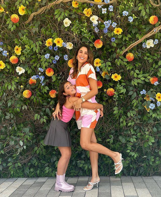 Daniela Ospina y su hija Salomé, felices con la llegada de un nuevo bebé