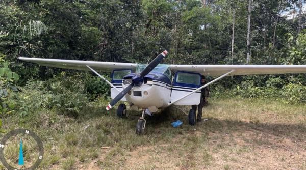 La Fuerza Aérea Brasileña (FAB) interceptó un avión pequeño