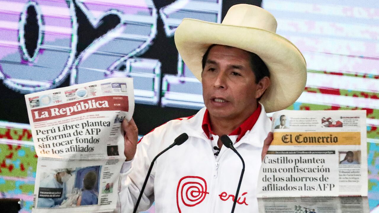 El prestigioso medio sentencia que será la historia quien se encargue de juzgar a Castillo y a quienes lo acompañaron a dar el golpe que recibió Perú en la mañana de este miércoles 7 de diciembre del 2022. (Photo by Sebastian Castañeda - Pool/Getty Images)