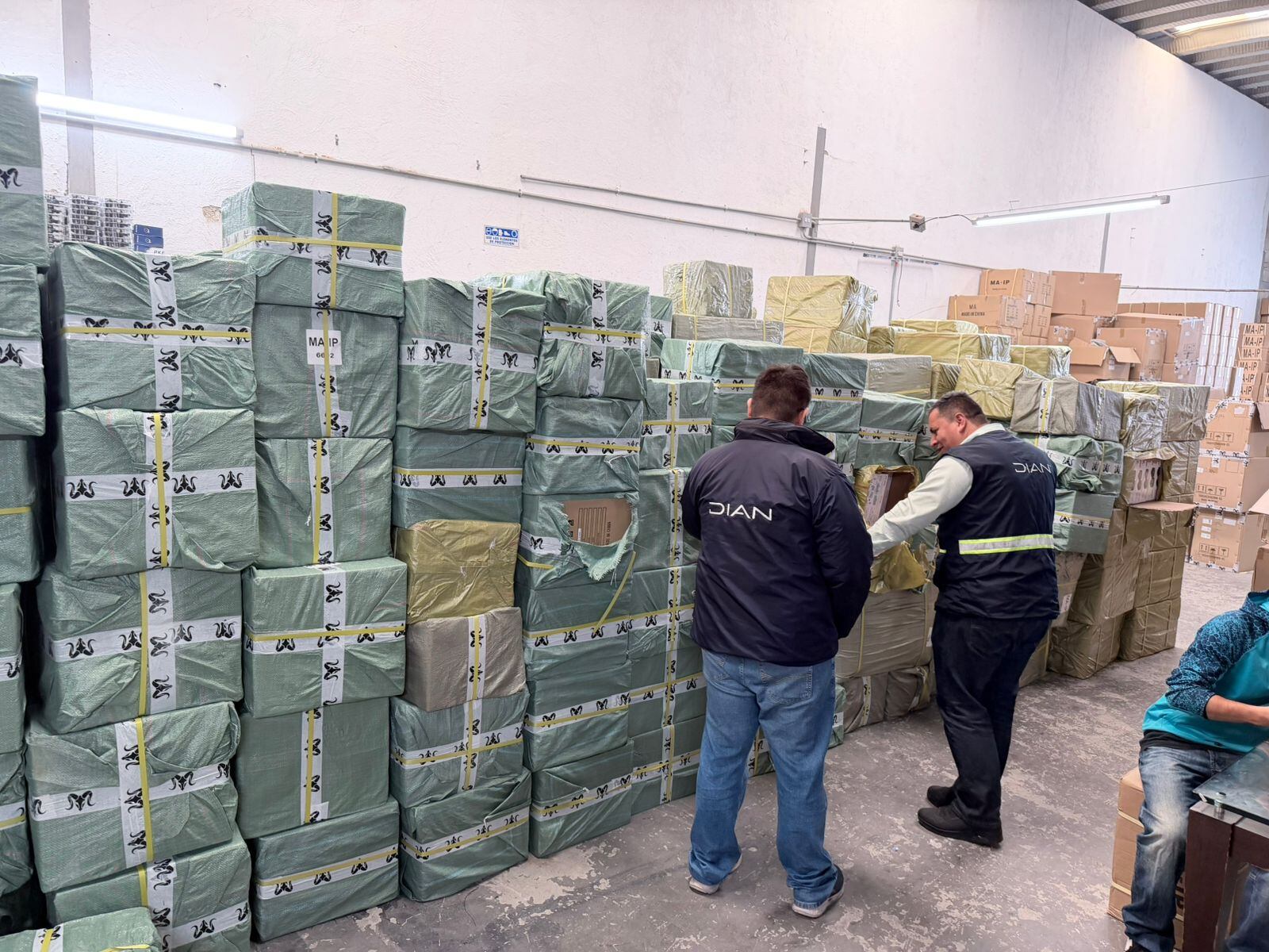 El operativo se desarrolló en una bodega ubicada en el sector de Belén, en Medellín.
