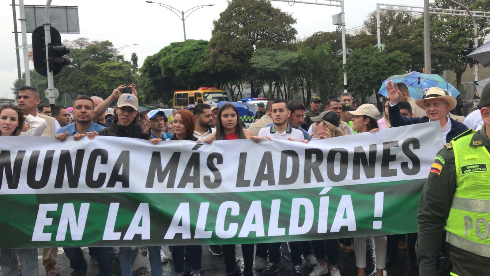 Varias calles se encuentran bloqueadas por esta marcha.