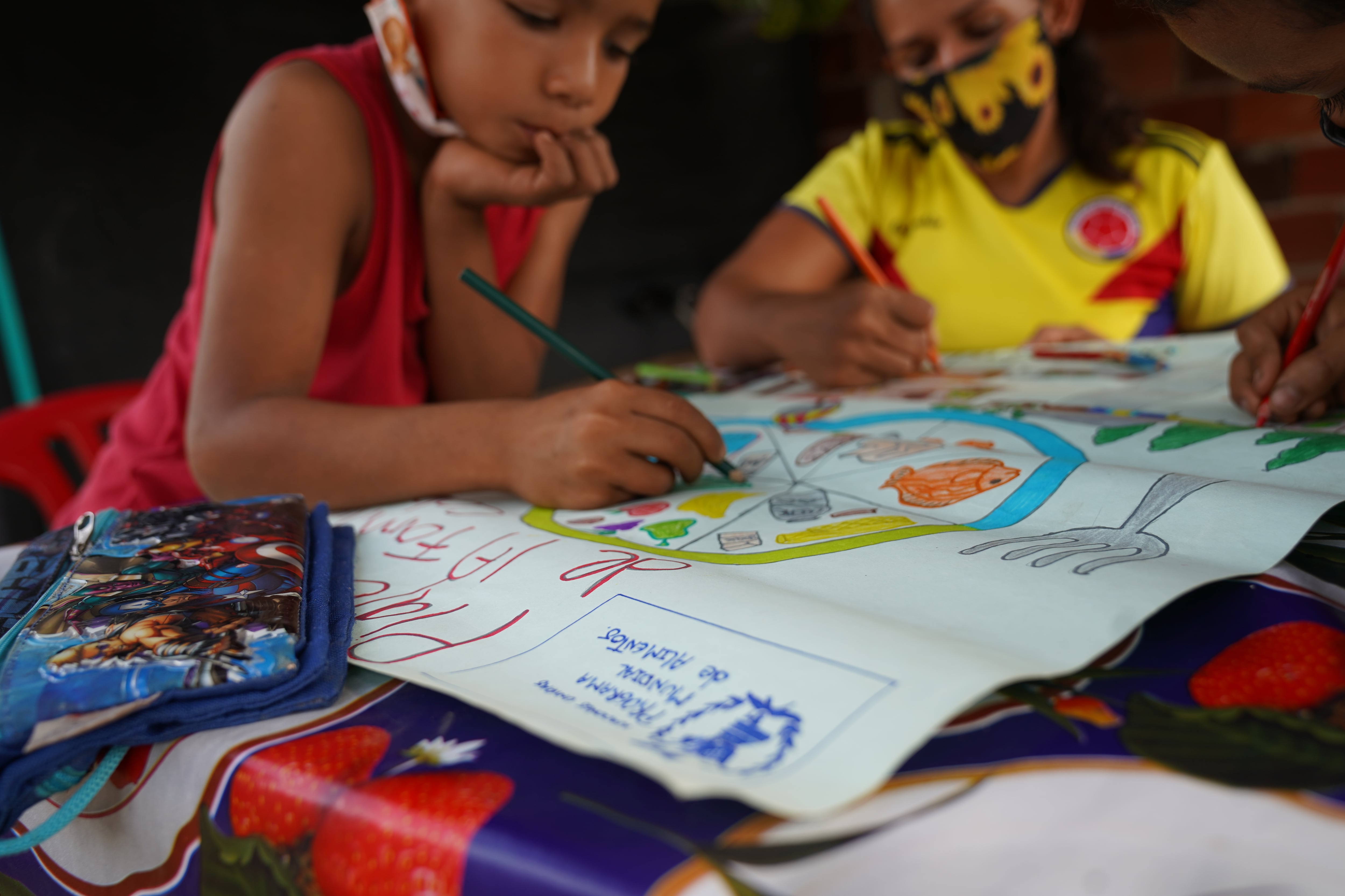 Las comidas escolares son un incentivo para que padres y madres envíen a sus hijos a la escuela regularmente.