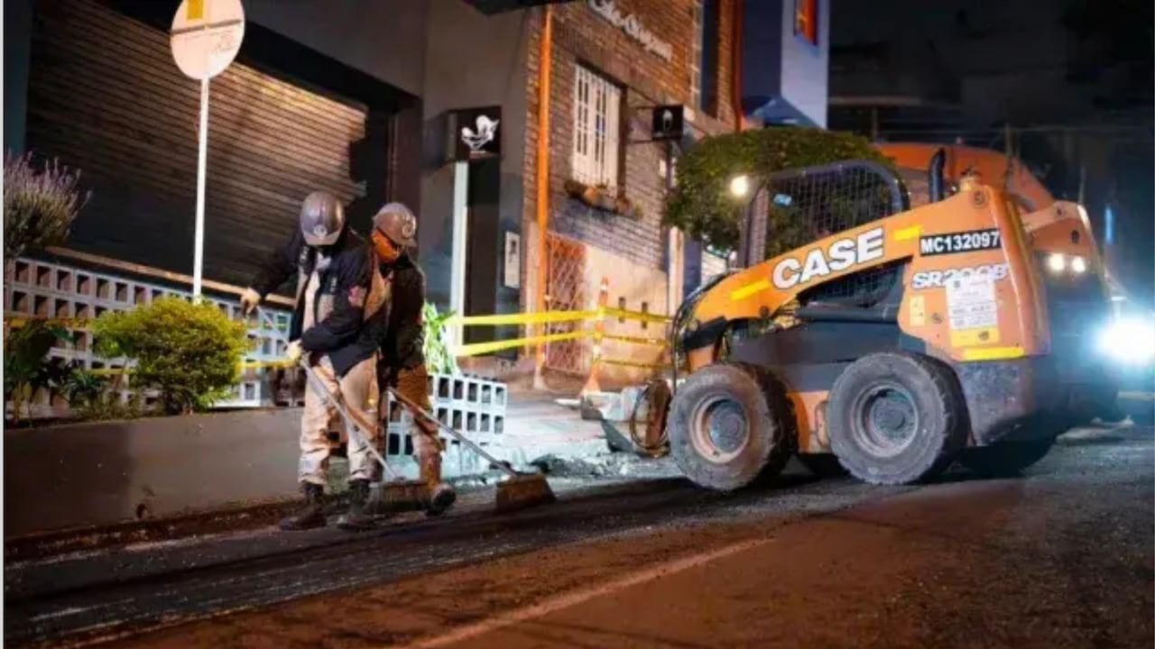 Personal que trabaja en el mantenimiento de las obras de La Macarena.