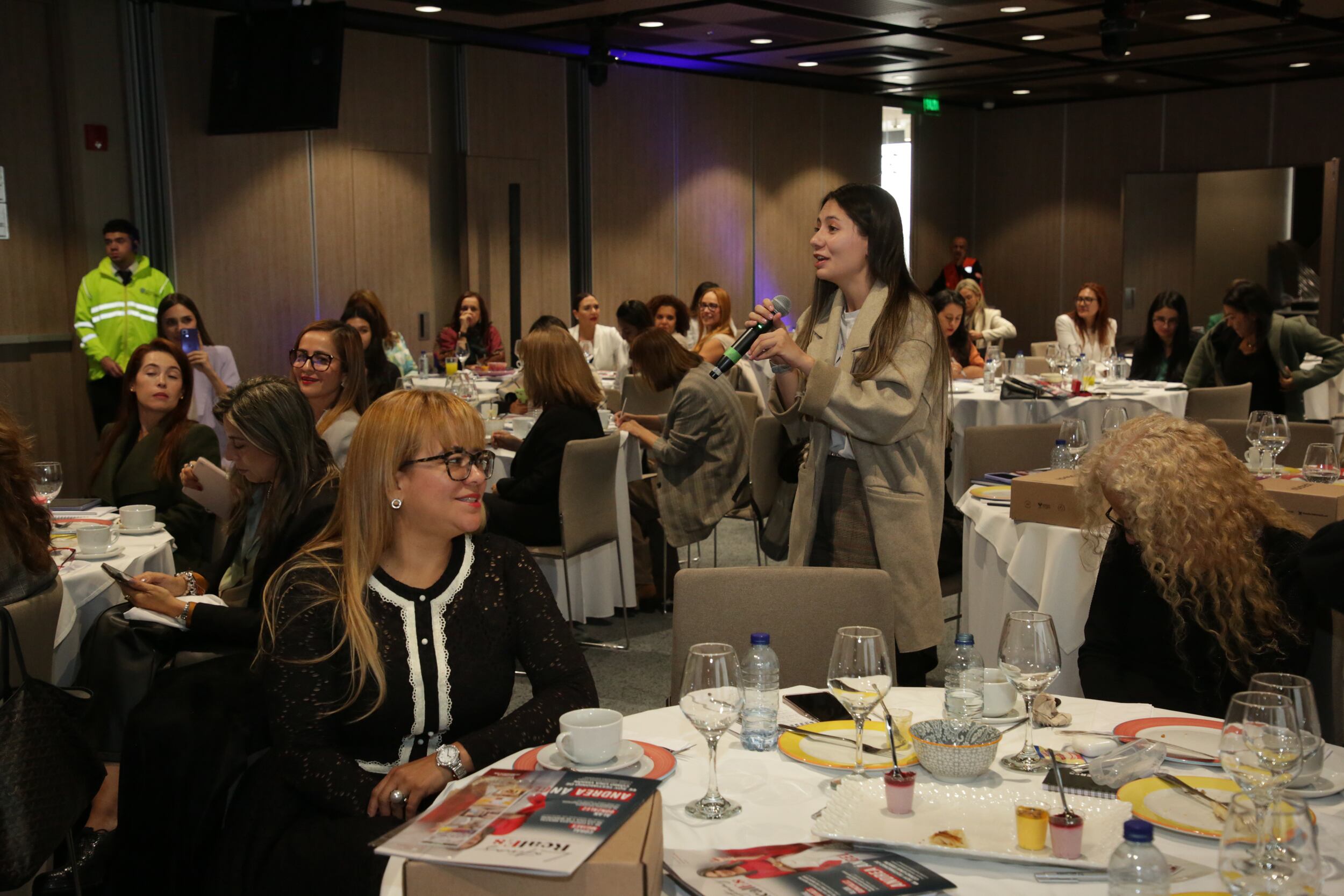 Las asistentes al evento realizaron diferentes consultas sobre el manejo de la red social LinkdIn.