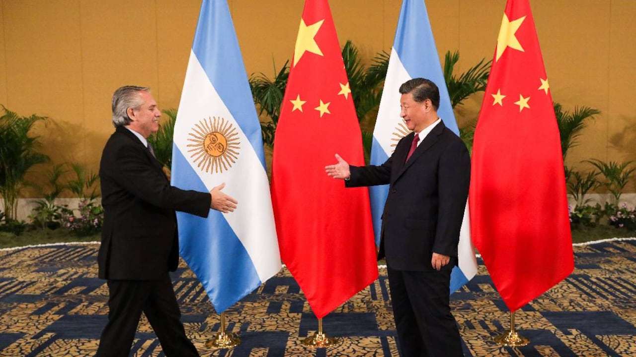 Finalmente el presidente Fernández fue dado de alta y antes de que terminase la jornada tuvo un encuentro bilateral con el presidente de China Xi Jinping