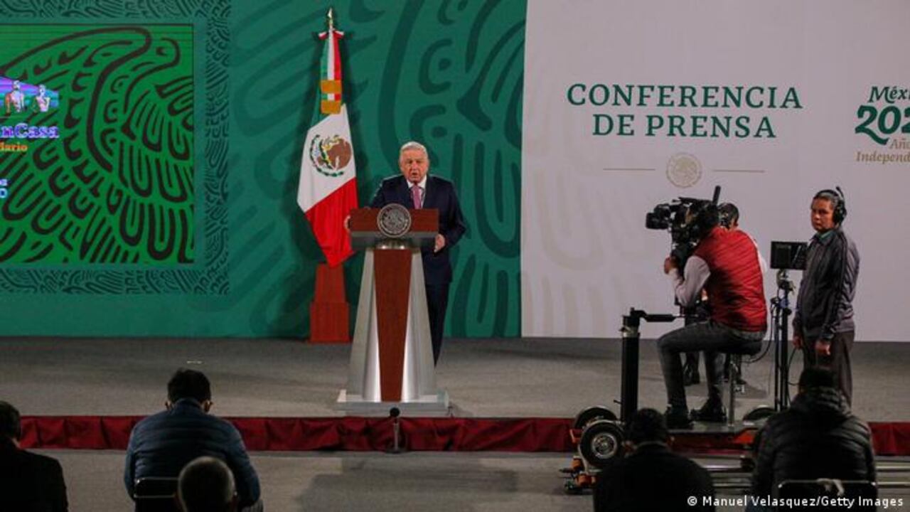 El presidente de México, Andrés Manuel López Obrador, transmite sus conferencias diarias en su canal de YouTube.