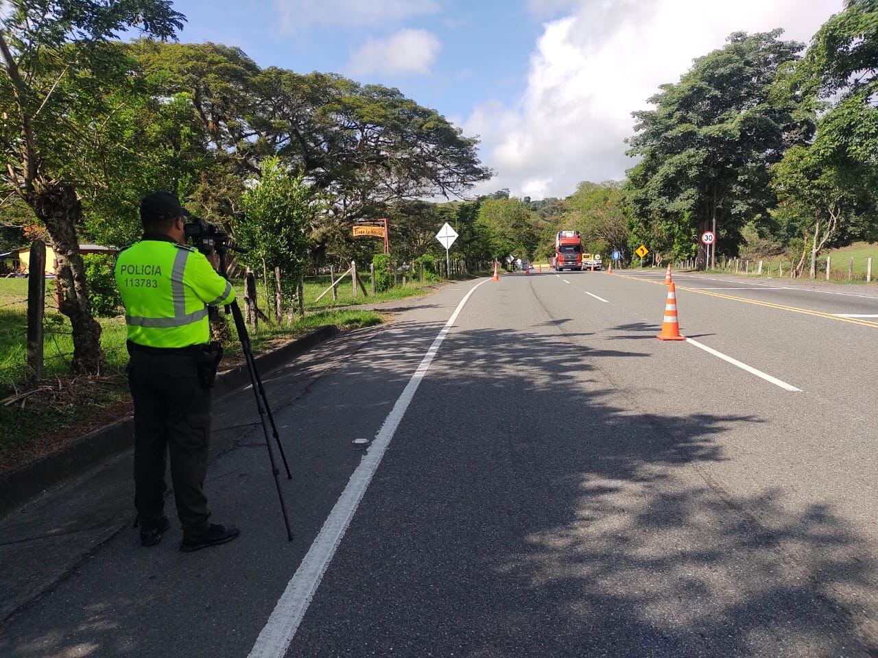 Las autoridades realizan operativos en los principales corredores viales y en terminales de los municipios.