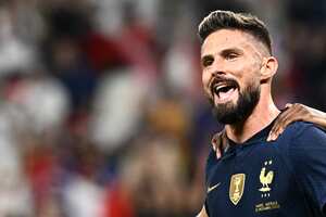 Olivier Giroud igualó al histórico Thierry Henry en la Selección de Francia.