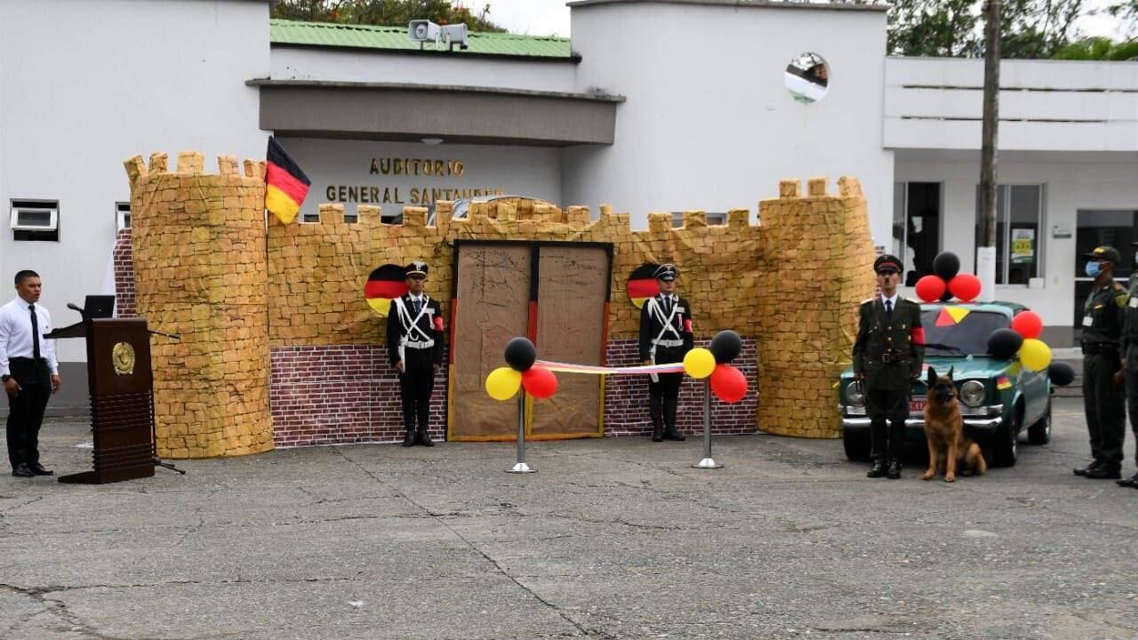 Fue despedido coronel de escuela de policía que usaron símbolos nazis para una actividad cultural