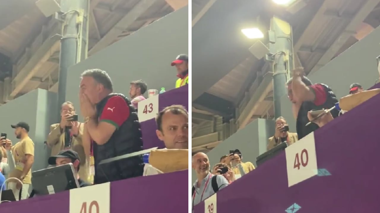 Periodista de Marruecos celebrando la victoria de su selección.