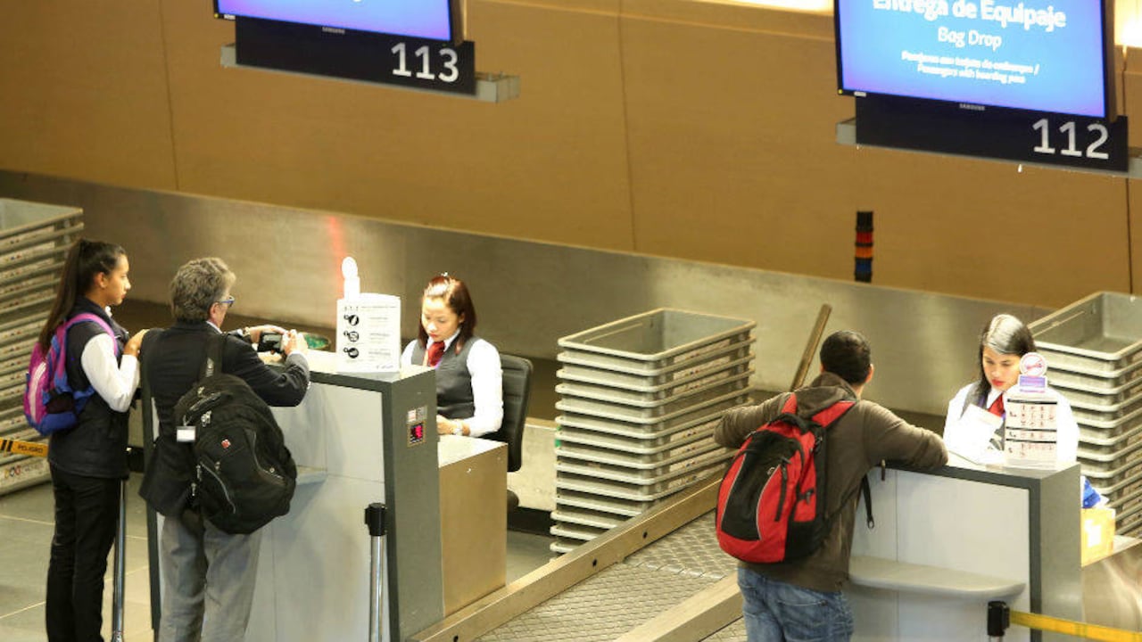 Ya no le exigirán la cédula para los los vuelos nacionales. (SEMANA / Daniel Reina)