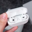 El firmware de los AirPods es el software interno que controla el funcionamiento de estos dispositivos.