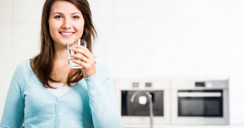 El cuerpo necesita cierta cantidad de agua para mantenerse hidratado 