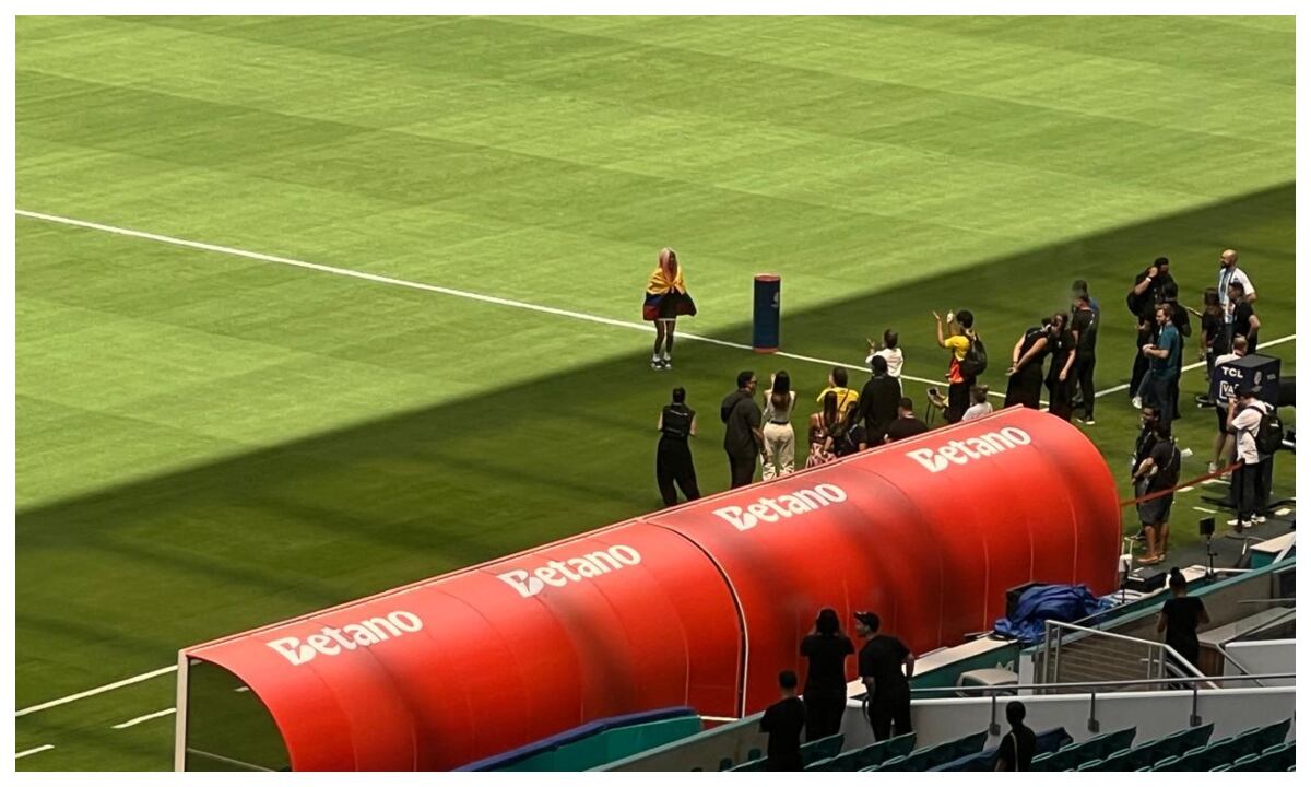 Karol G cantará el himno