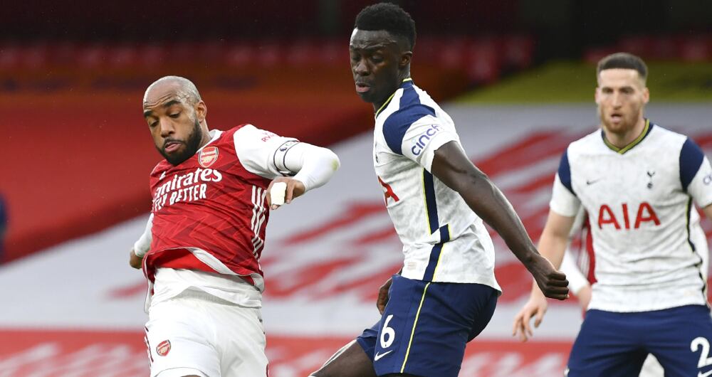 Davinson Sánchez y Alexandre Lacazette. Foto: AP/ Dan Mullan