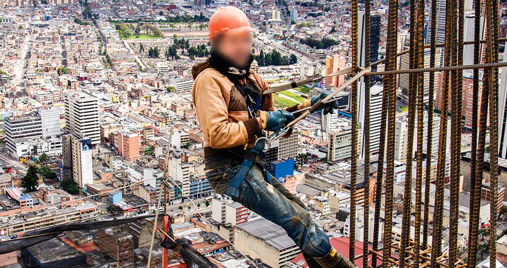   Los trabajadores en alturas corren peligro por la expedición de certificados falsos, que no les brindan horas de aprendizaje.