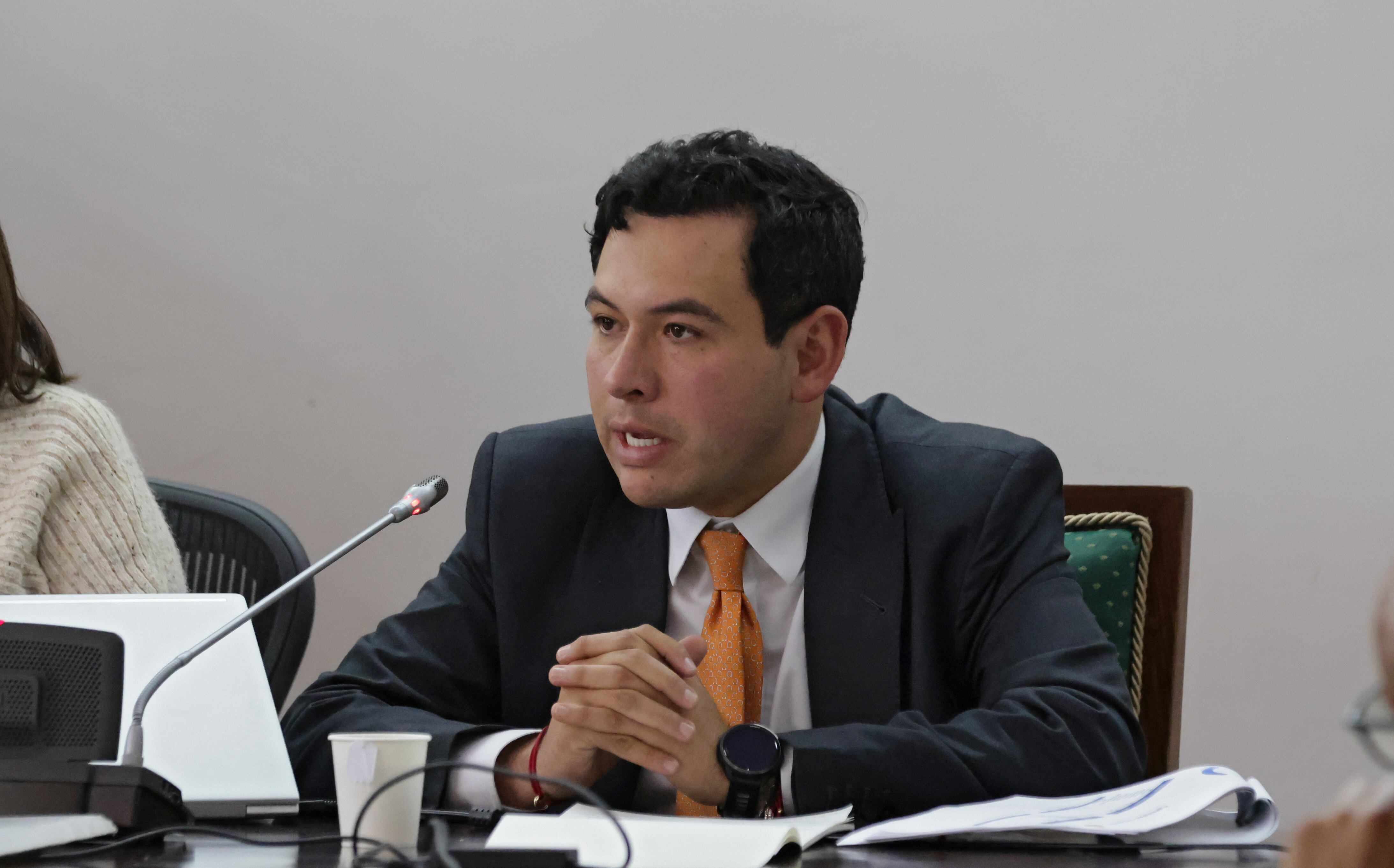 Presidente de la Fiduprevisora John Mauricio Marín
Comisión Primera de Senado debate sobre la implementación del nuevo esquema del servicio de salud de los maestros