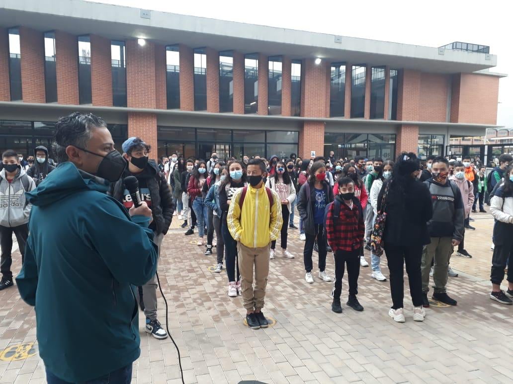 Estudiantes y docentes de los colegios públicos de Bogotá regresan a clases presenciales.