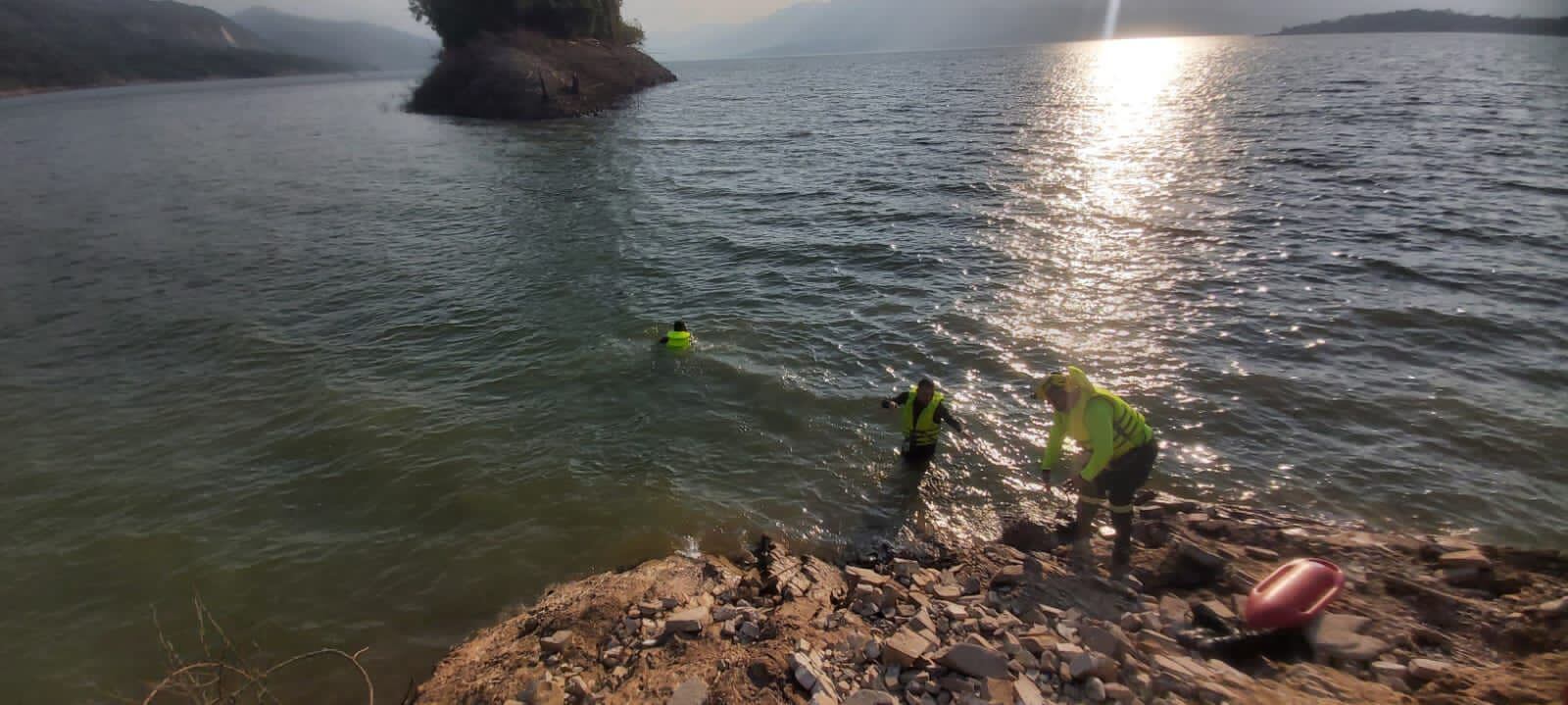 Las autoridades buscan el cuerpo de este joven.