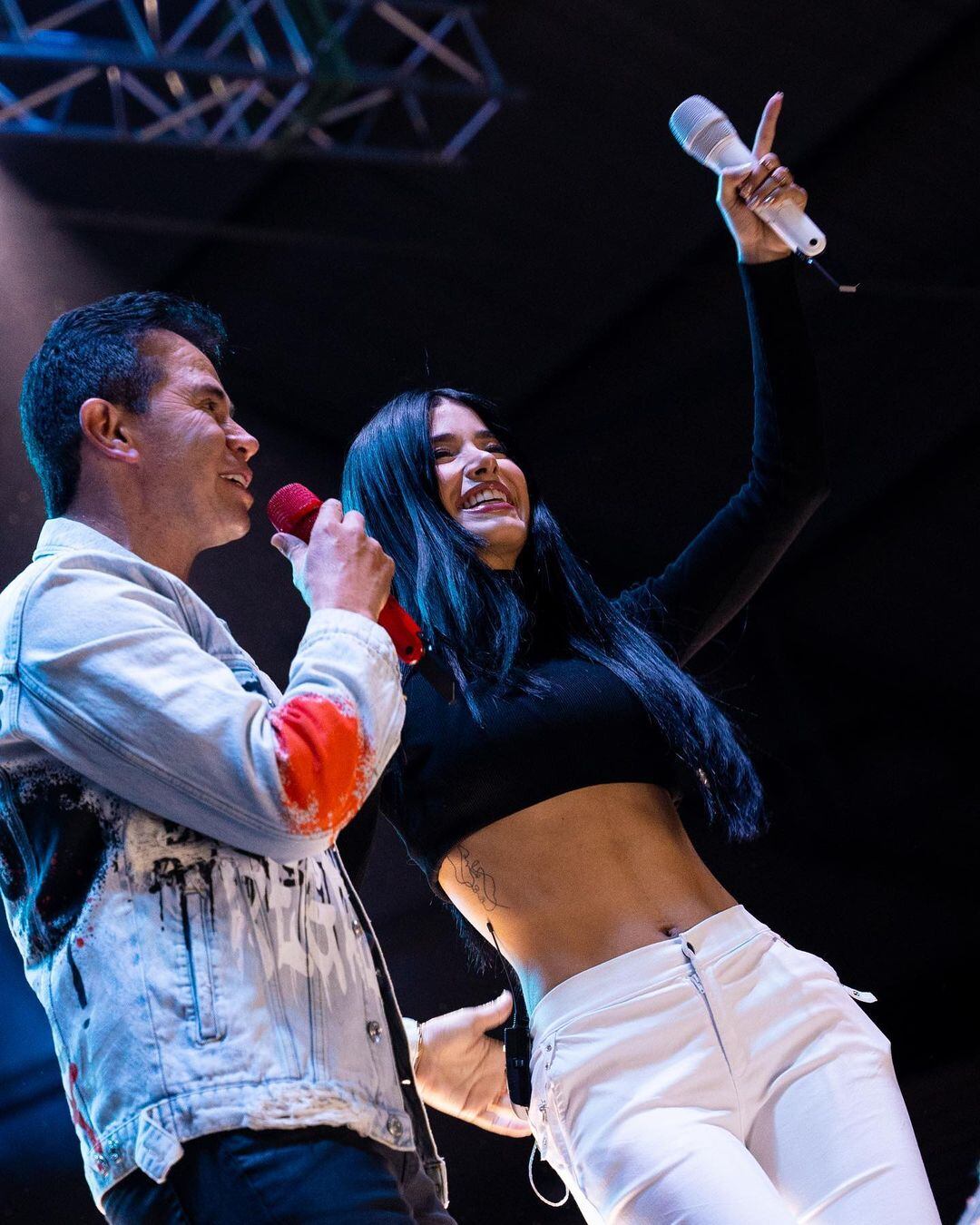 Jenny López reveló que nunca había tenido novio antes que Jhonny Rivera.