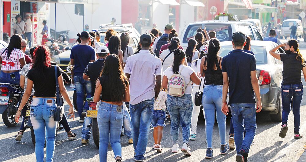   Mientras que las autoridades colombianas aseguran que al menos 50 personas fueron sacadas de sus casas o fincas para asesinarlas y, hasta ahora, ya han sido encontrados 27 cuerpos sin vida, las disidencias de las Farc señalan que los desaparecidos ascienden a 80.