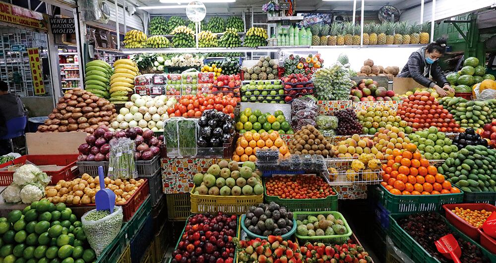  Una de las obsesiones de Carrasquilla es generalizar el IVA, compensando el impacto a las clases más vulnerables. Hoy el país cuenta con un colchón social importante.