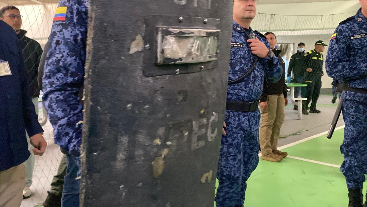 Celulares, cuchillos, estupefacientes, licor y hasta licuadoras encontró el Inpec en las celdas de la cárcel La Picota.