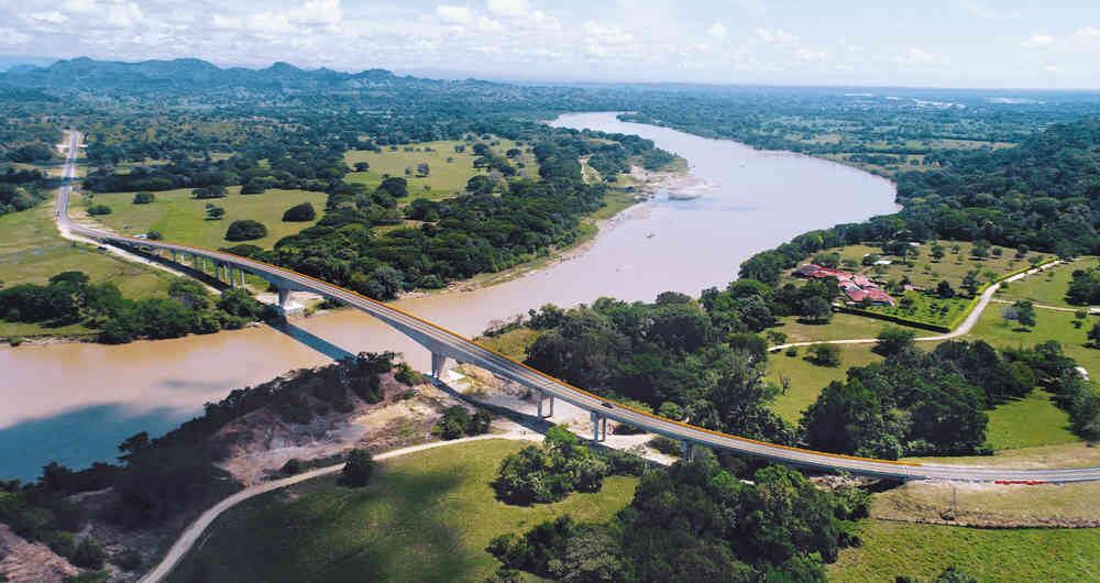 Puente del tramo vial La Dorada (Caldas) - Puerto Salgar (Cundinamarca).