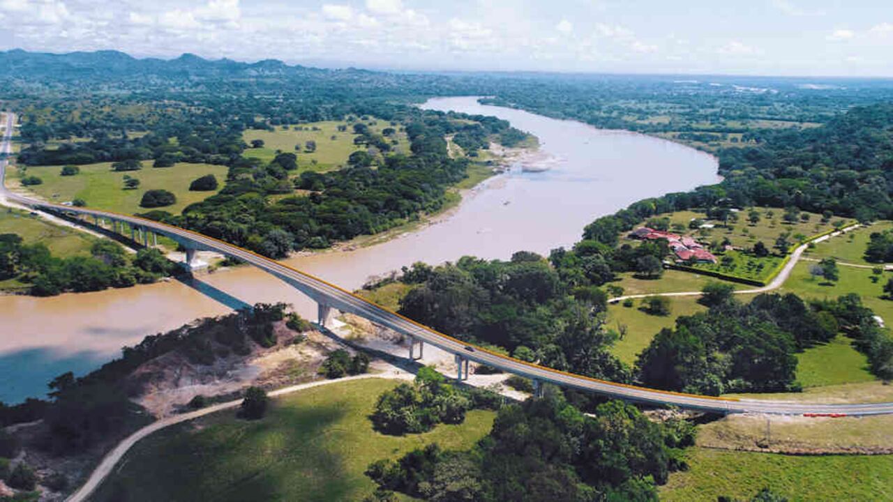 El puente del tramo vial La Dorada (Caldas) - Puerto Salgar (Cundinamarca) está en funcionamiento desde el 23 de mayo de 2019.