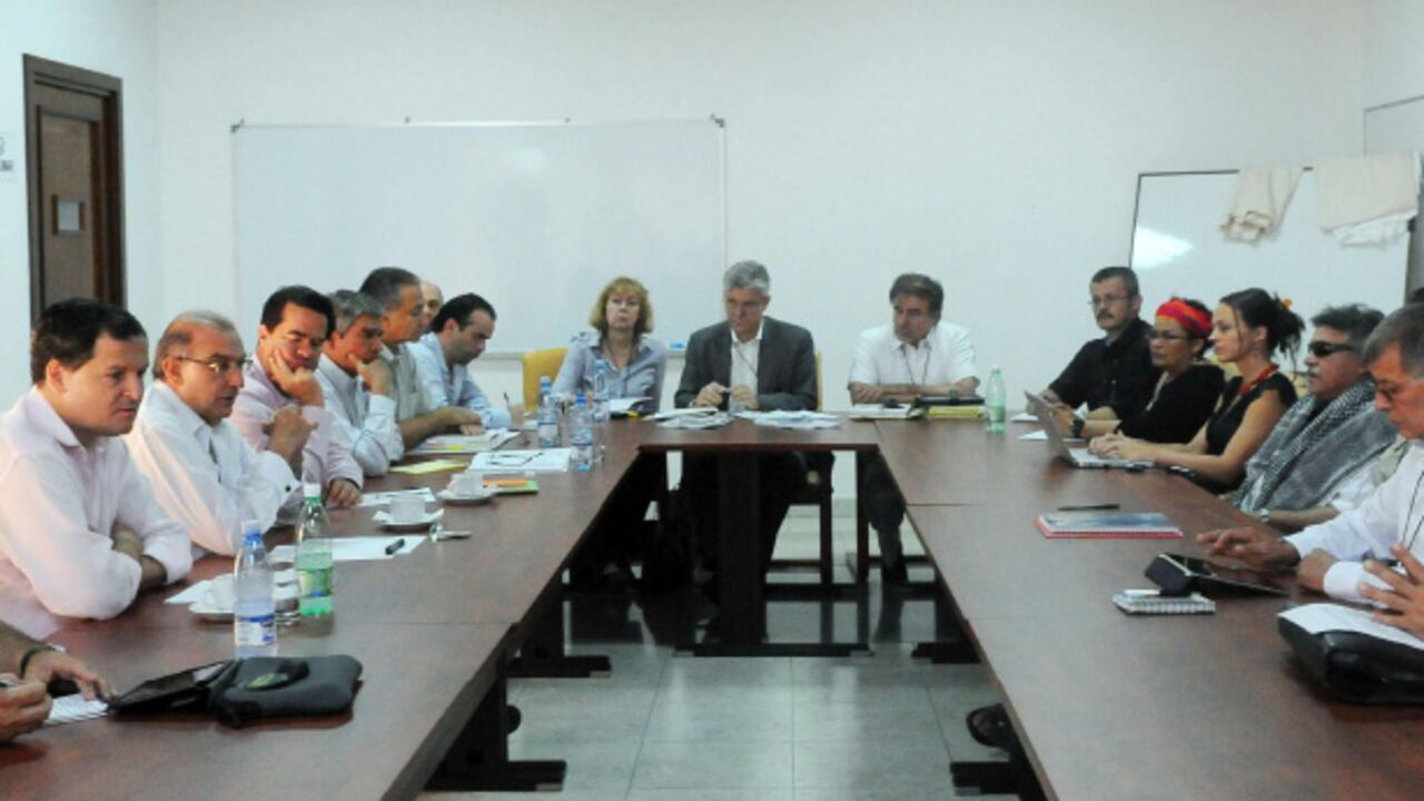 El 12 de junio, los representantes de Naciones Unidas y la Universidad Nacional entregaron a la Mesa en La Habana las conclusiones del foro sobre participación política.