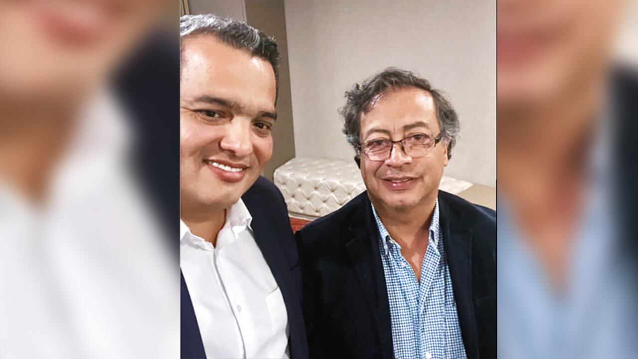 Según la denuncia, entró a la campaña del presidente Petro y se ganó la confianza por entregar videos y fotos de Hernández en un yate, en Miami, rodeado de mujeres.