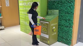 Buzón de ropa Falabella.