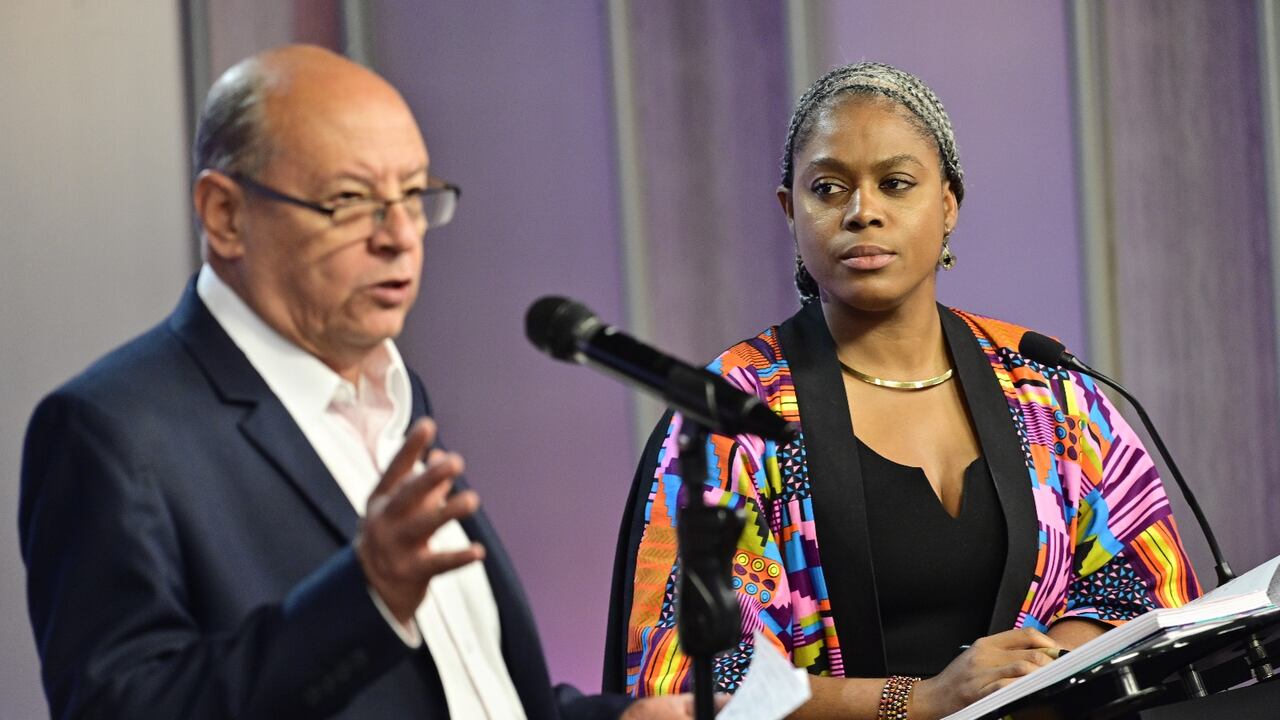 Presidente de Fecode y la ministra de Educación, Aurora Vergara