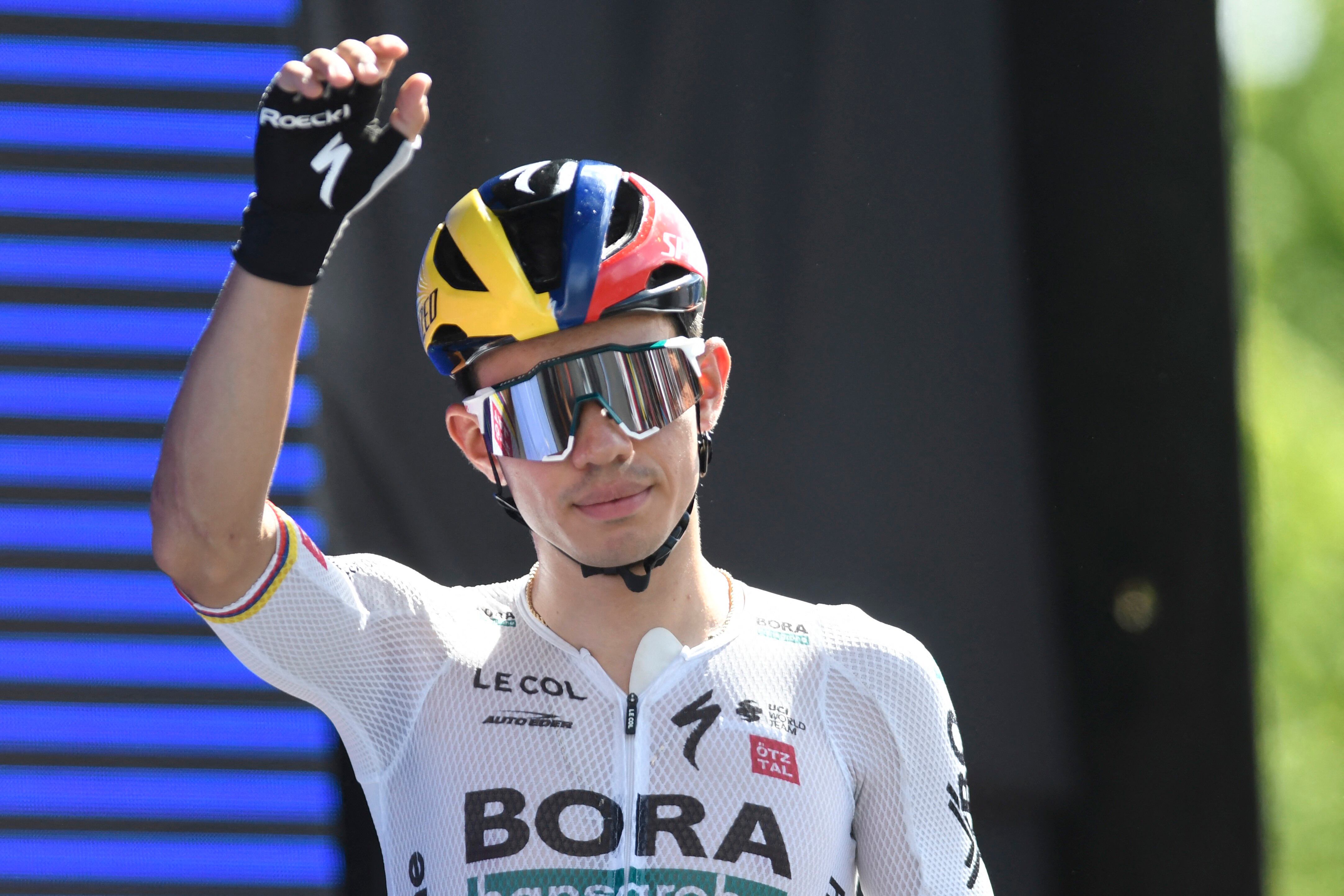 Colombia's Sergio Higuita waves before the start of the 7th stage of the Vuelta a San Juan 2023, in San Juan, Argentina, on January 29, 2023. (Photo by Andres Larrovere / AFP)