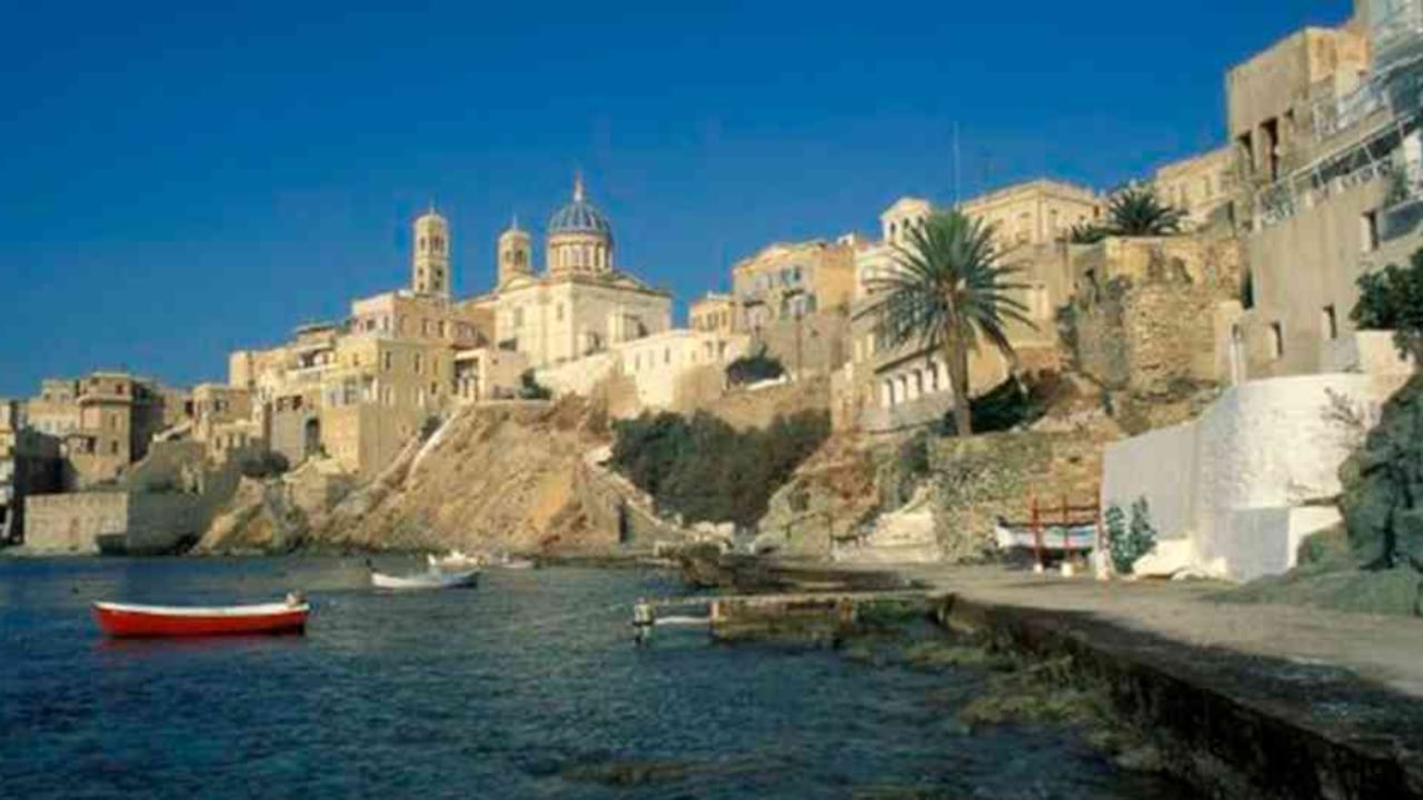 Una artista en la isla griega de Siros está ofreciendo un empleo soñado para muchos.