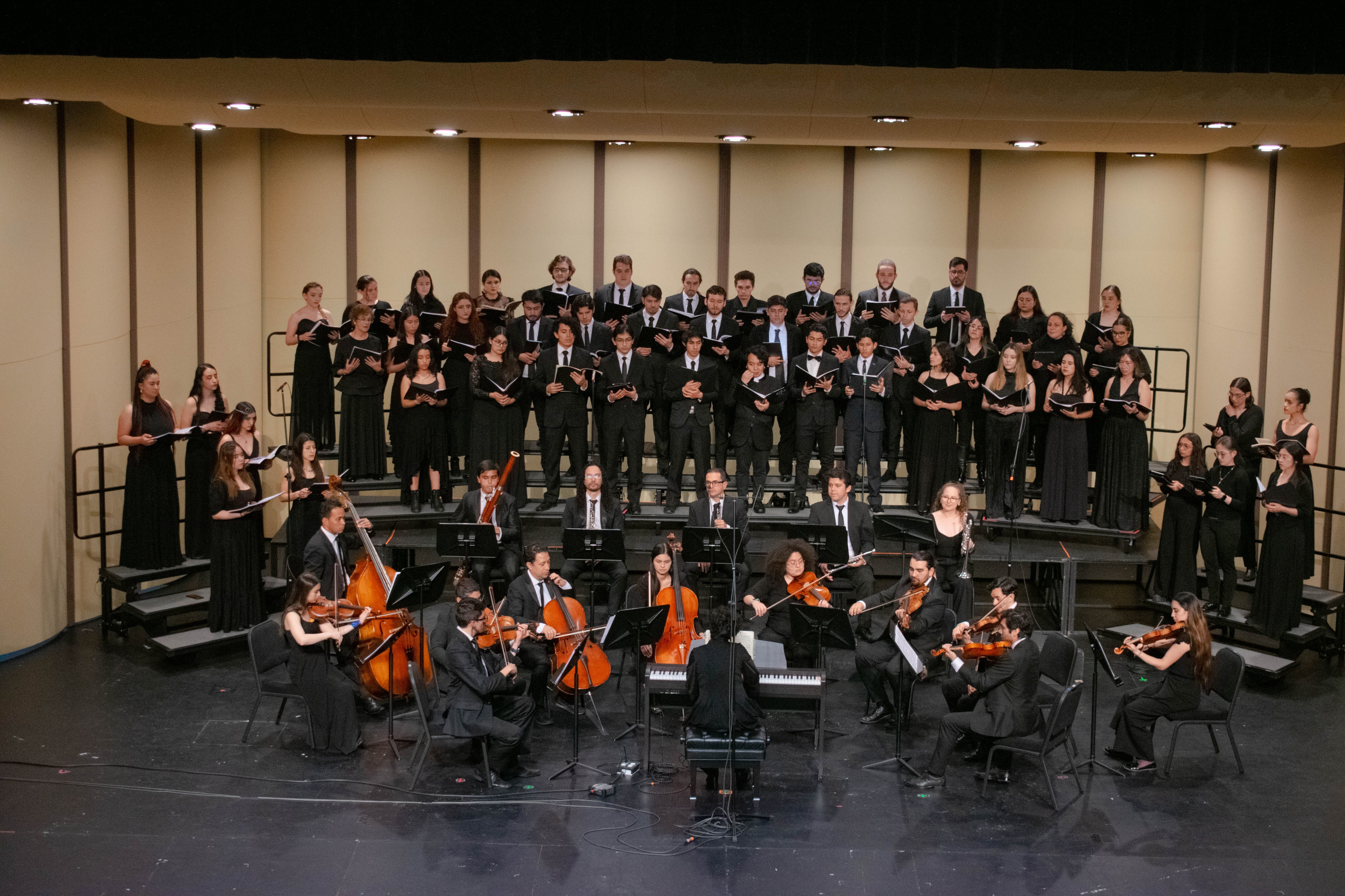Orquesta Sinfónica de Colombia y Sociedad Coral de Bogotá.