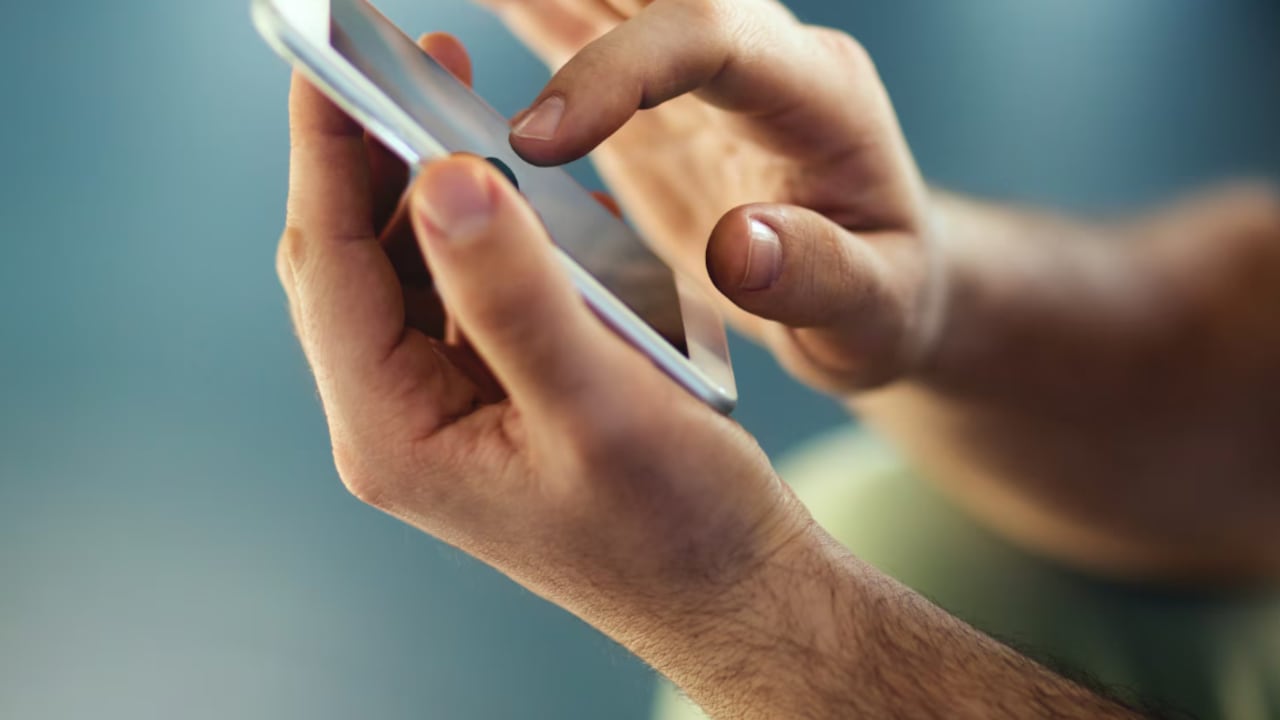 Al momento de realizar la operación, el cliente podrá elegir entre utilizar el dinero disponible en su cuenta bancaria o recurrir al cupo de avance de su tarjeta.