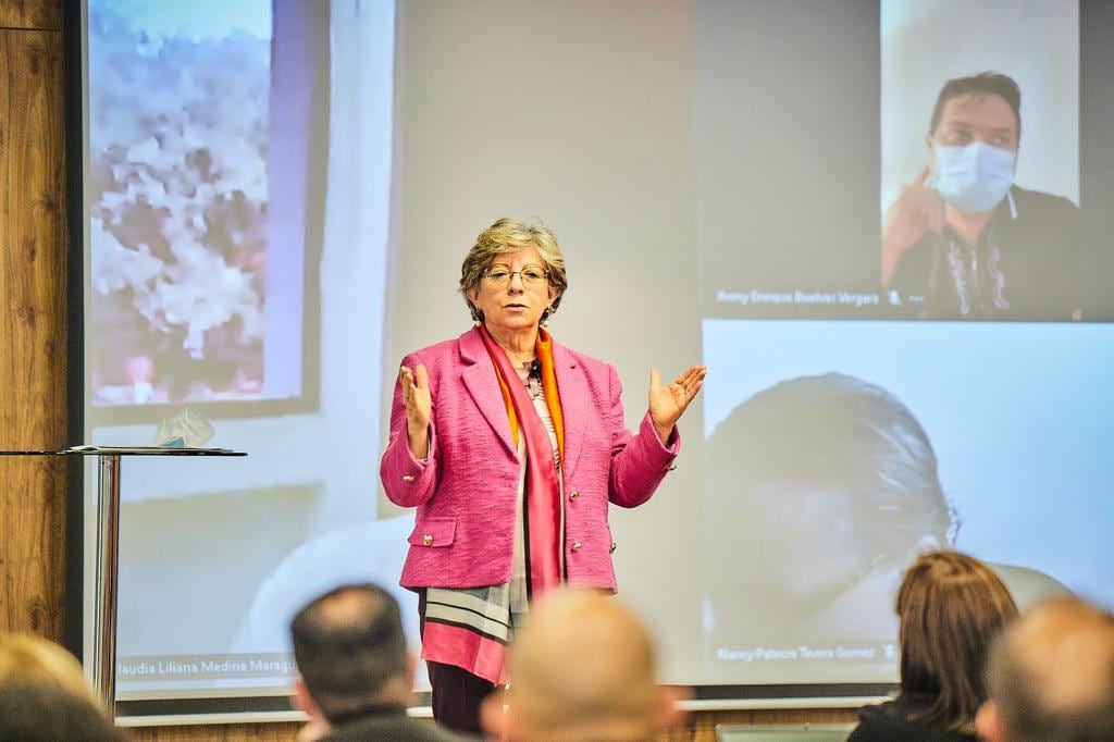 La directora general, Concha Baracaldo, impartió cinco instrucciones a los directores de las 33 regionales del Instituto Colombiano de Bienestar Familiar.