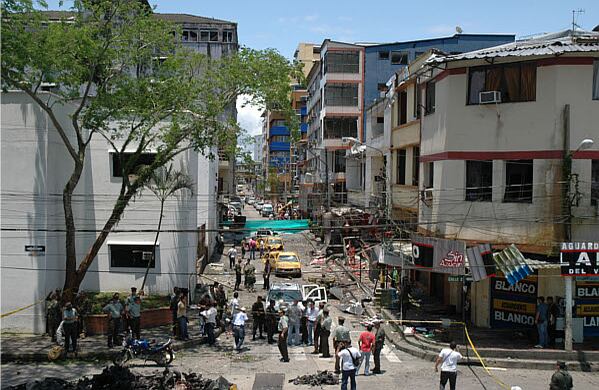 El vehículo fue activado cuando pasaba por el lugar un carro de la Policía. Precisamente, una de las víctimas mortales es el patrullero Edwin Carvajal.