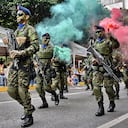 Este domingo 20 de julio, cientos de caleños llegaron hasta la tradicional Avenida Sexta, en el norte de Cali, para acompañar el desfile militar y policial con el que se conmemoraron los 215 años de la Independencia de Colombia, El desfile comenzó en la Plazoleta Jairo Varela y terminó en el CAI de Chipichape, en el norte de la ciudad y se convirtió en un acto lleno de civismo, orgullo patrio y reconocimiento a la labor de la Fuerza Pública. Fotos Raúl Palacios / El País.