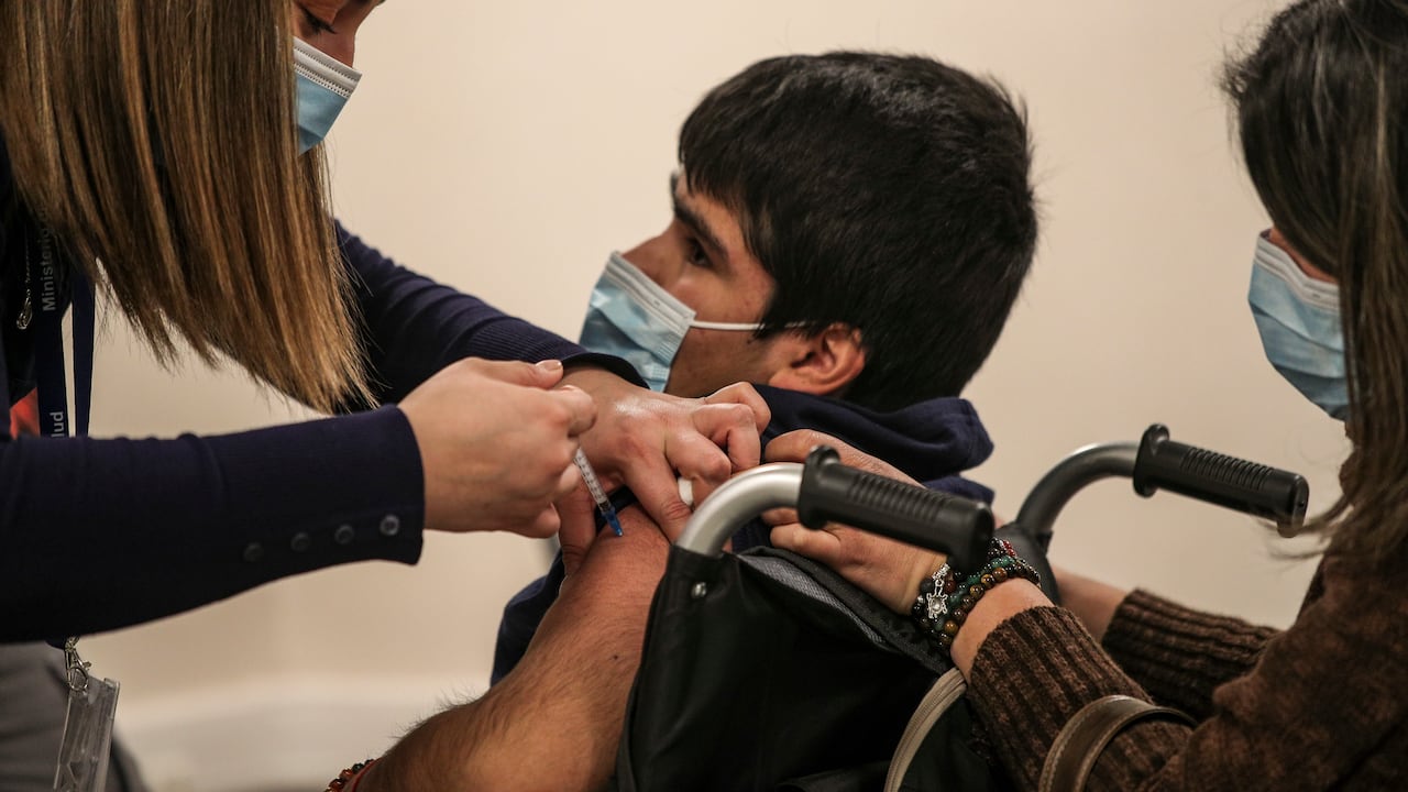 ¿Cuáles son las vacunas contra la covid-19 utilizadas en Colombia? Conozca las características de cada una.