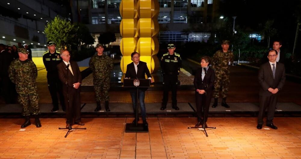 El presidente Gustavo Petro y la alcaldesa de Bogotá, al término del consejo de seguridad en Bogotá.