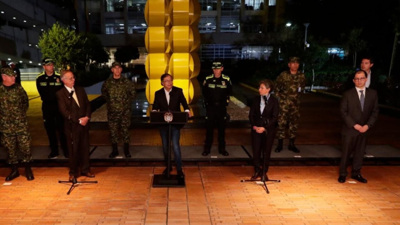 El presidente Gustavo Petro y la alcaldesa de Bogotá, al término del consejo de seguridad en Bogotá.